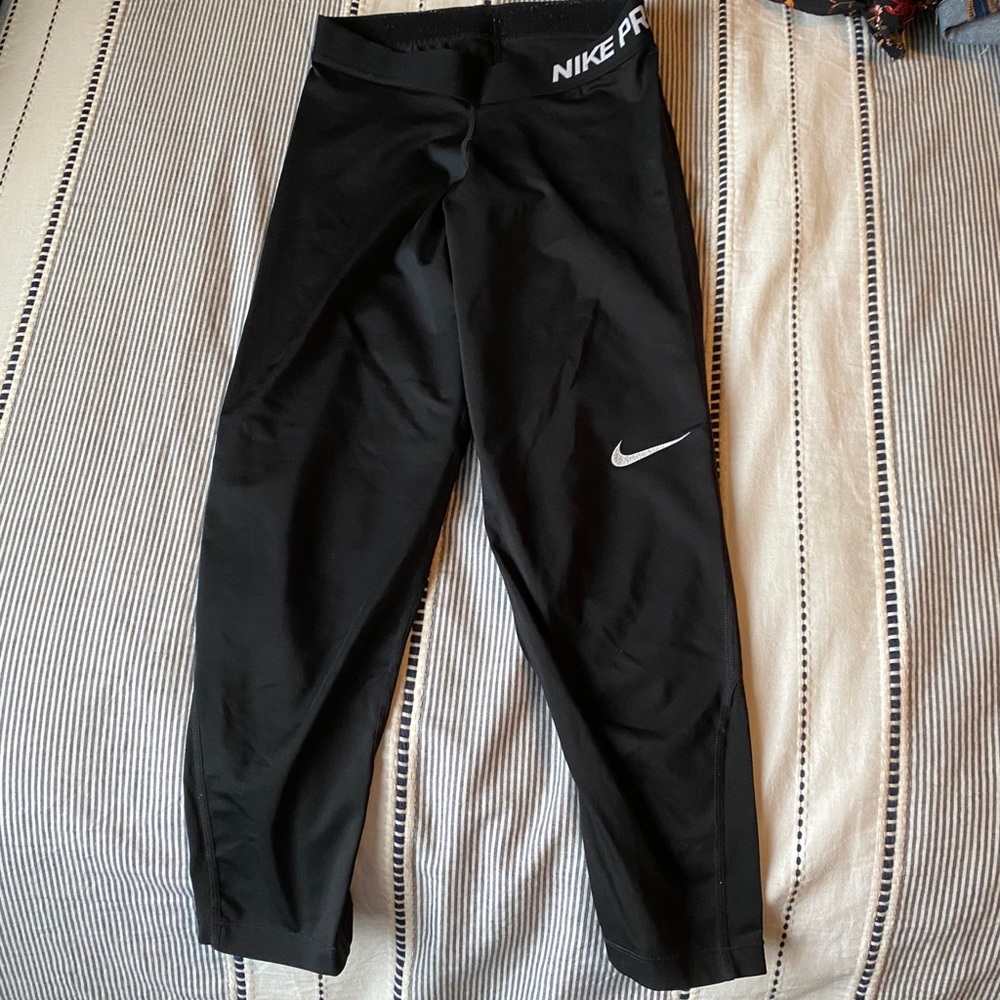 Women’s Nike pro cropped leggings (small)